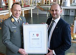 Bgdr Pronhagl und FH-Geschäftsführer Erlacher freuen sich auf zukünftige Kooperationen©FH Wr. Neustadt