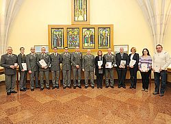 Brigadier Mag. Pronhagl sprach der Beförderten und den Geehrten seine Gratulation aus und bedankte sich für die erbrachten Leistungen um die TherMilAk.