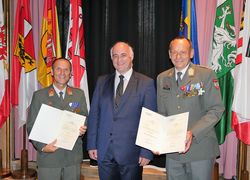 Bild 1: © TherMilAk/ Braun; (v.l.n.r.) Oberst Braun, MSD, Mag. Kemperle, Generalmajor Mag. Pronhagl bei der Beförderung