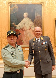 Generalmajor Mag. Karl Pronhagl hieß Generalmajor Huohuo Li herzlich willkommen.