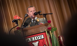 Bild 2: Der Studiengangsleiter, Brigadier Mag. Jürgen Wörgötter, bei der Begrüßung