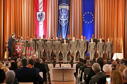 Bild7: Der Jahrgang „Reichsgraf von Abensperg und Traun“ leistet den akademischen Schwur